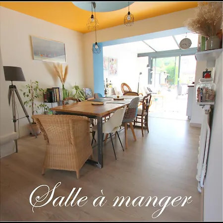 Jolie Chambre Avec Salle De Bains Privative Dans Maison Bourgeoise Homestay *